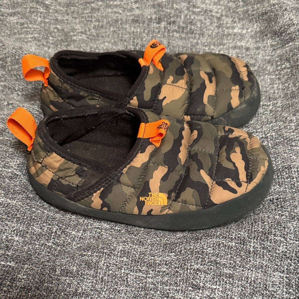 The North Face Kids Camo Slippers - Black, Green, and Orange